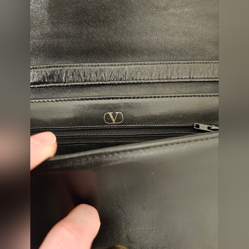 Valentino Black Leather Crossbody Clutch Chevron Pattern V Logo Vintage + COA - Picture 10 of 15